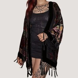 Vintage 90s Silk Black Floral Kimono with Fringe 🖤